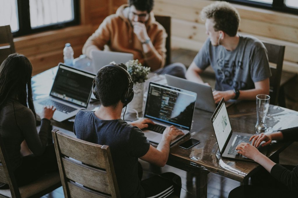Optimalisasi Operasional Virtual Office dengan Tools Manajemen Kerja